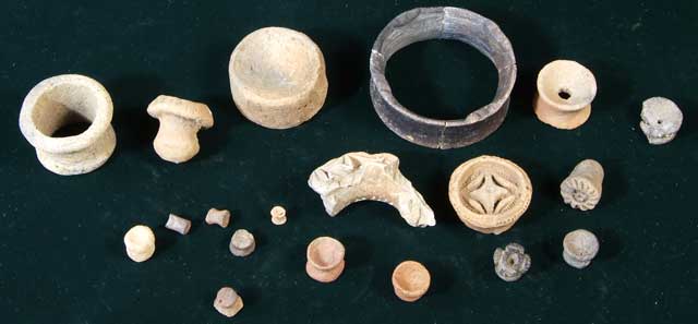 �y������