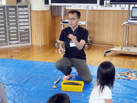 �L�ւÂ���̃f���̗l�q