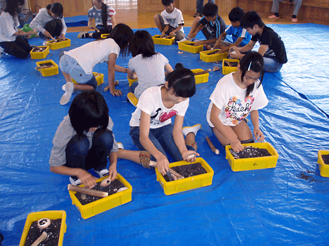 �ΐ��n���}�[�ŊL�Ɍ��������鎙������