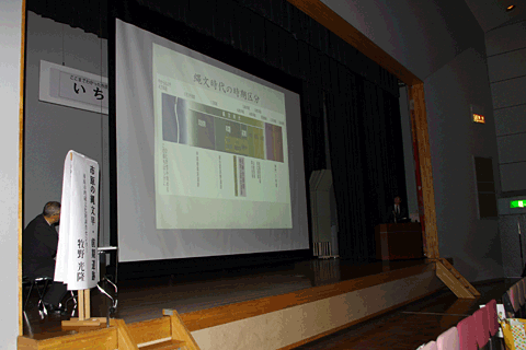 �X�e�[�W�̗l�q