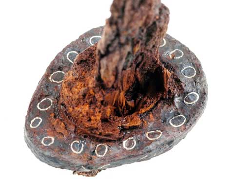 刀鍔　鍔　鉄地　銀と銅の象嵌 速報＞新発見 国分寺台出土の大刀の鍔に象嵌文様が！